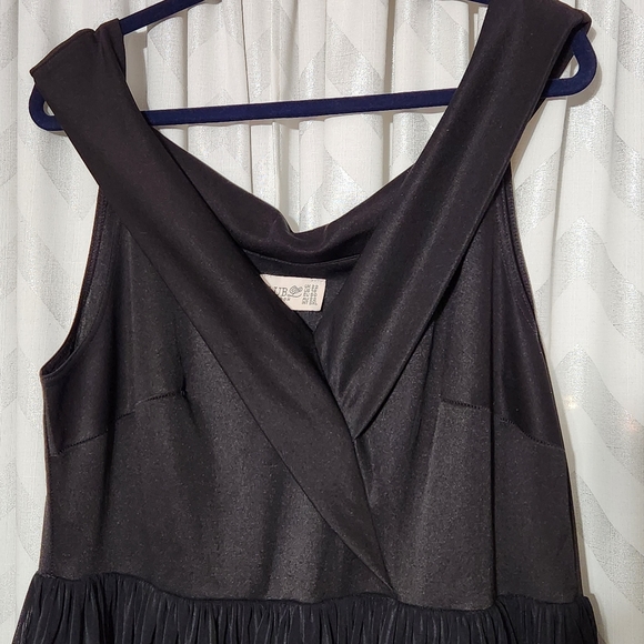 Club L London Tiered Black Dress - Picture 2 of 8